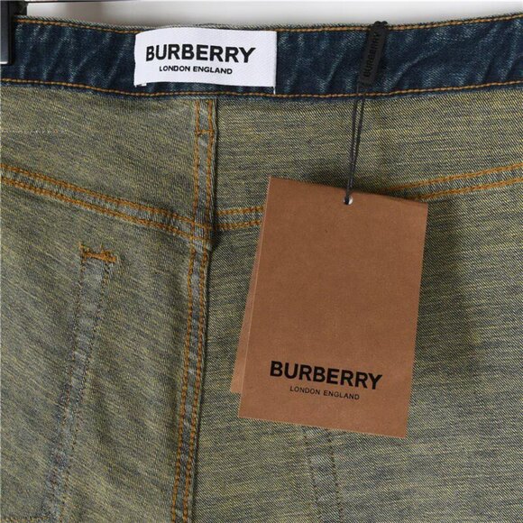 Burberry This denim has a unique, high-end texture.S - Picture 11 of 11